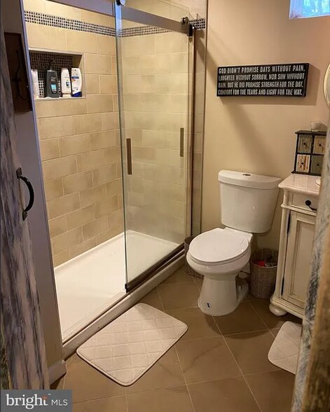 Building Photo - 17570 Macduff Ave