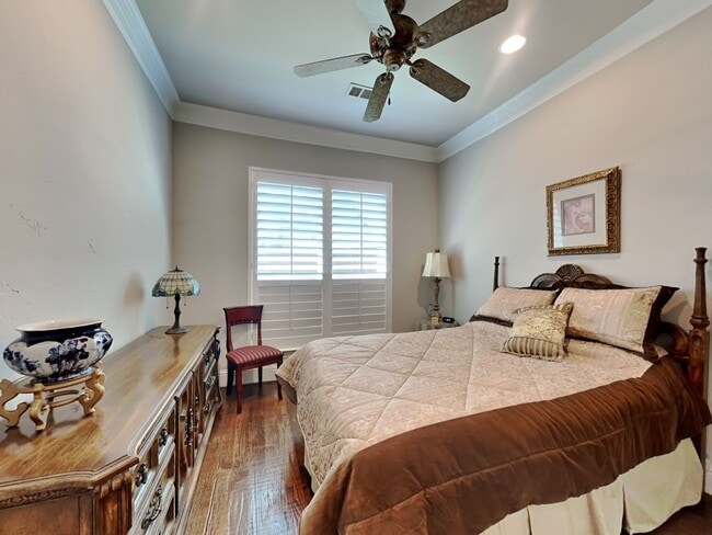 Building Photo - STUNNING HOME IN NRH!
