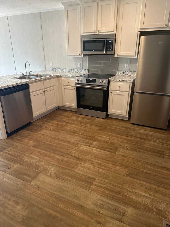 Building Photo - Cute! - 2-Bedroom/ 1-Bath- Mobile Home