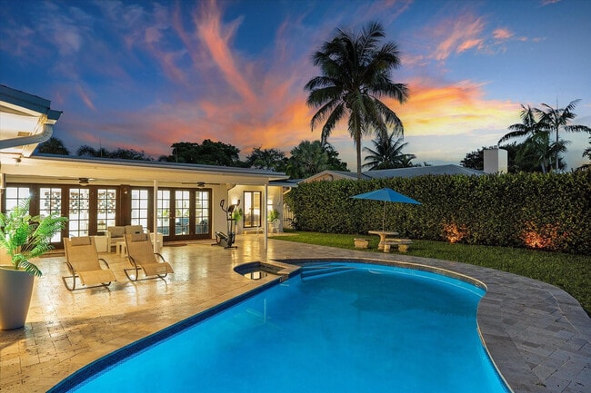 Building Photo - 440 N Rainbow Dr