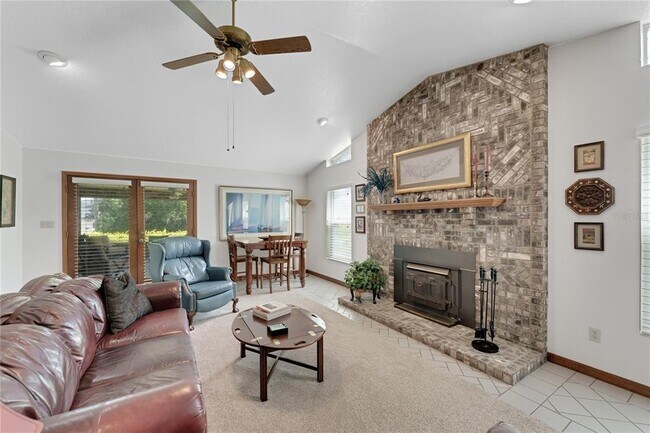 Building Photo - 404 Anderson Dr