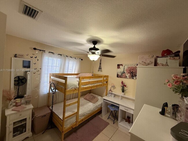 Building Photo - 9315 NW 114th Ln