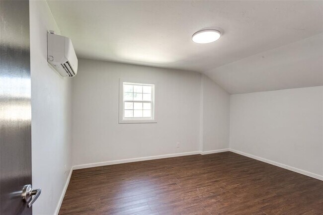 Building Photo - 1809 Norwich Pl