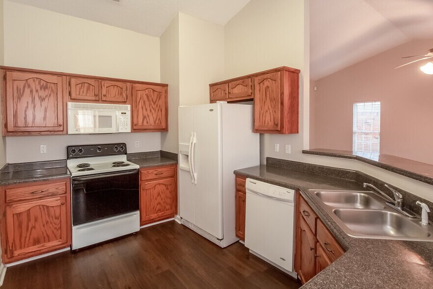 Building Photo - 1708 Cherry Creek Dr