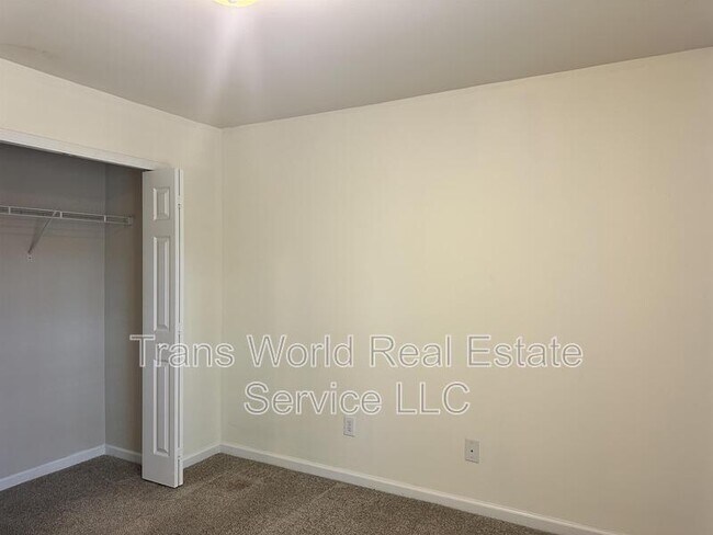 Building Photo - 9821 Alger Trce