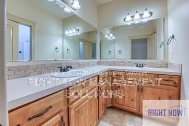 Building Photo - 1076 W Stanhope St