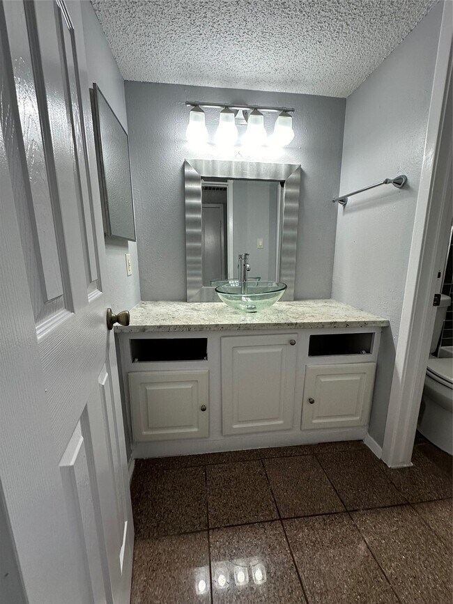 Building Photo - 6701 Sands Point Dr