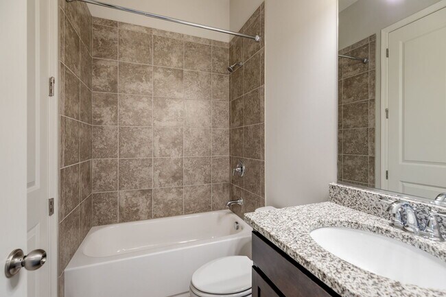 Building Photo - 1032 Moorewood Ln S E