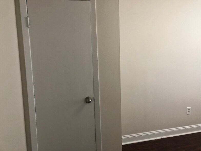 Building Photo - 7 Laidlaw Ave