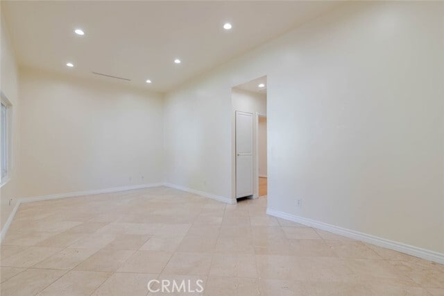 Building Photo - 320 E Dryden St