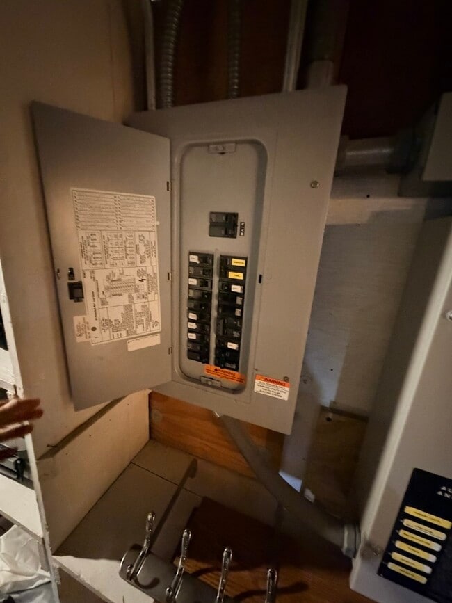 Building Photo - 137 Richard Ave