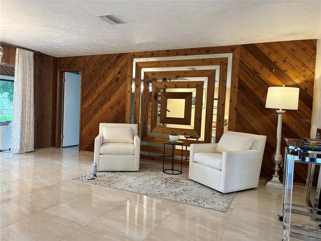 Building Photo - 10073 S Yacht Club Dr