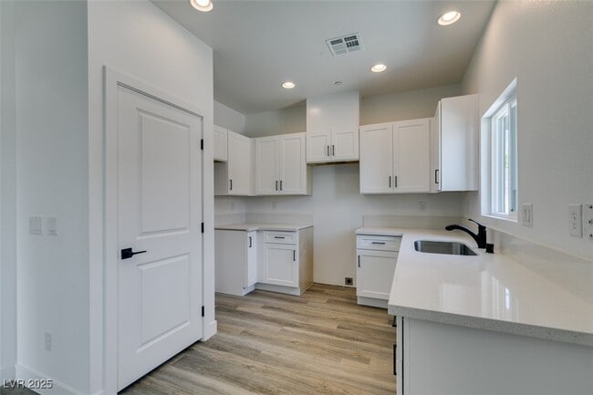Building Photo - 367 N 16th St