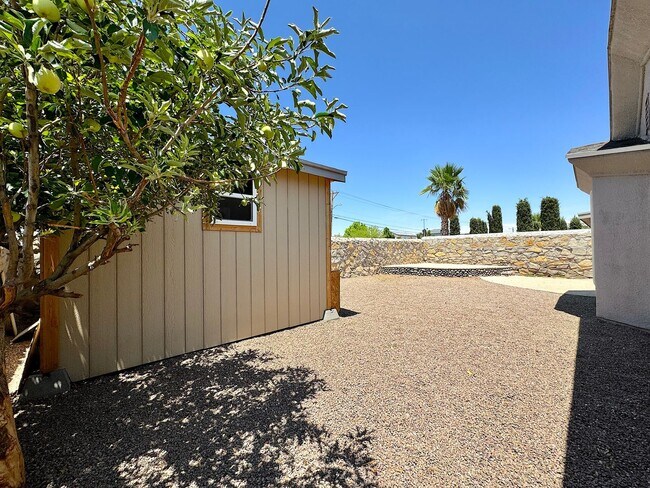 Building Photo - Sandstone Ranch Estates 4Bed Refrig A/C by...