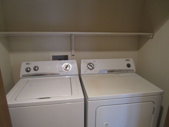 Building Photo - 501-503-503 Glenstone Dr