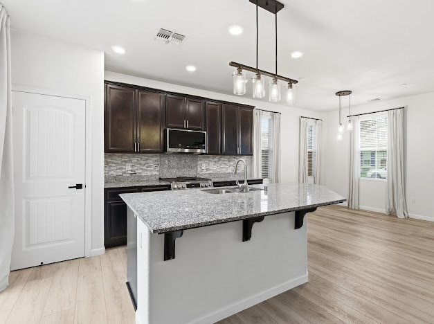 Building Photo - Spacious 3-bedroom home offering 1,785 sq ft of comfortable living space.