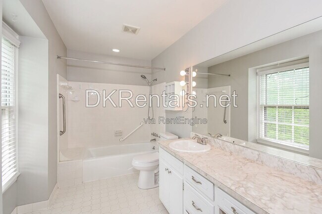 Building Photo - 1176 Hampton Hall Dr NE