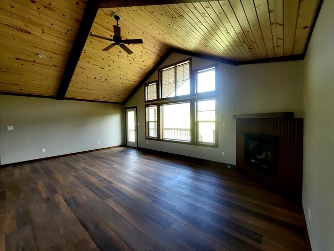 Building Photo - 401 Alpine Dr