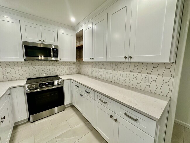 Building Photo - Completely Remodeled Ranch Style Home in the Heart of Downtown Bluffton and no HOA!