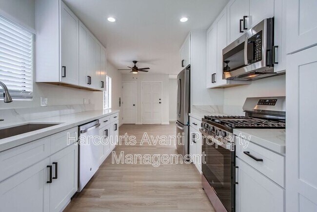 Building Photo - 523 S Barnwell St