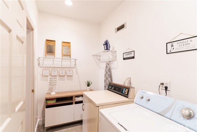 Building Photo - 1069 Berne Dr