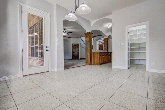 Building Photo - 1425 River Forest Dr