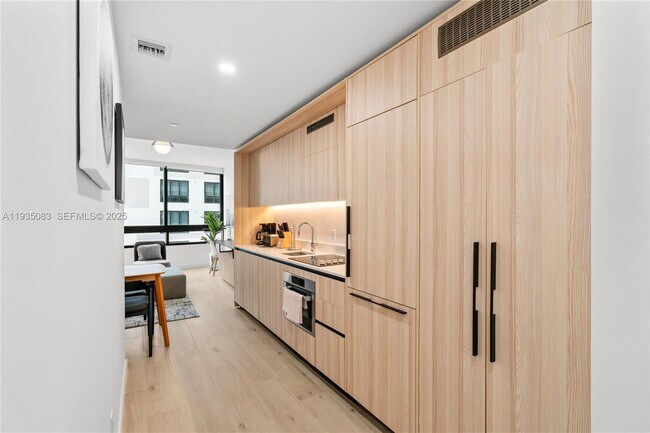 Building Photo - 225 N Miami Ave