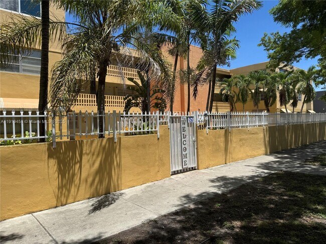 Building Photo - 1851 NE 168th St