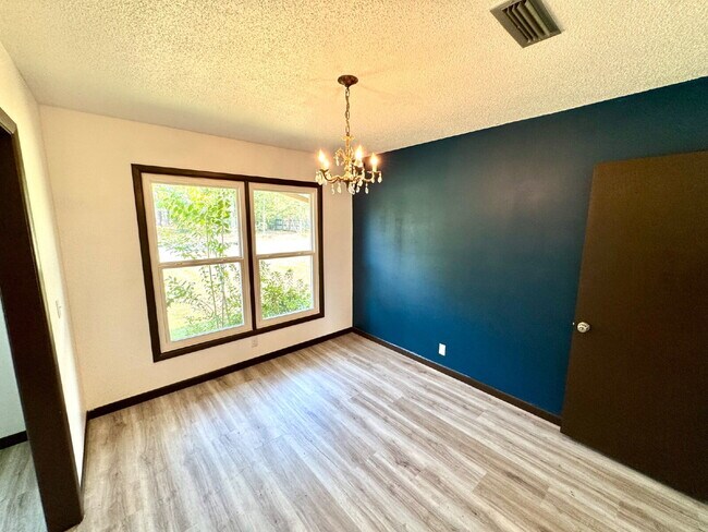 Building Photo - 3207 Cromwell Dr