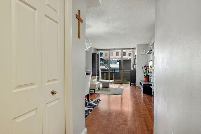 Building Photo - 4801 Fairmont Ave