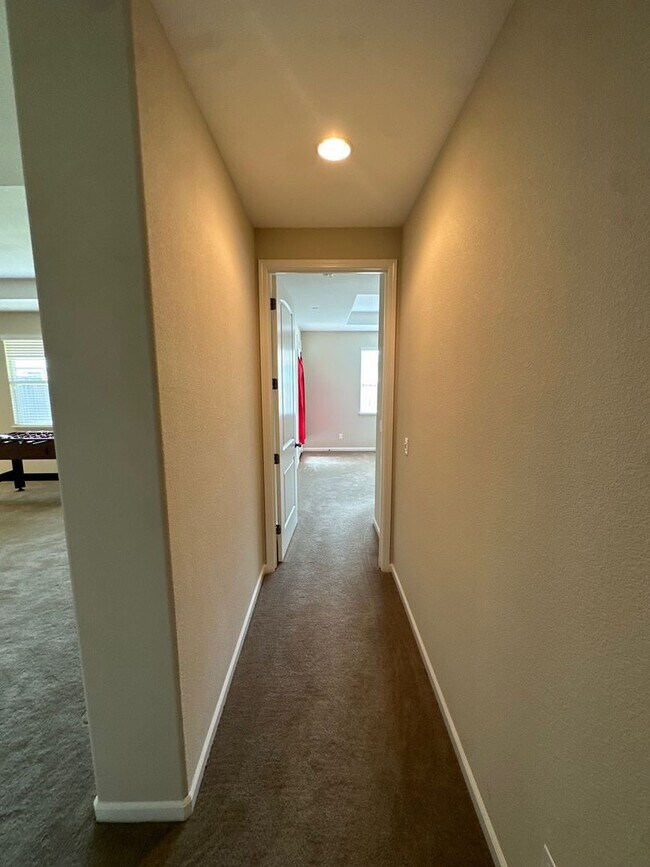 Building Photo - Spacious 4 Bed / 3 Bath Home with Large Covered Patio in Chico