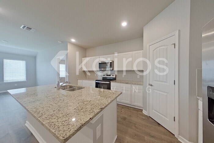 Building Photo - 410 Mango Dr