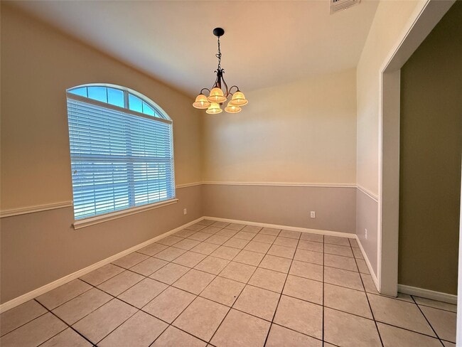Building Photo - 211 Riata