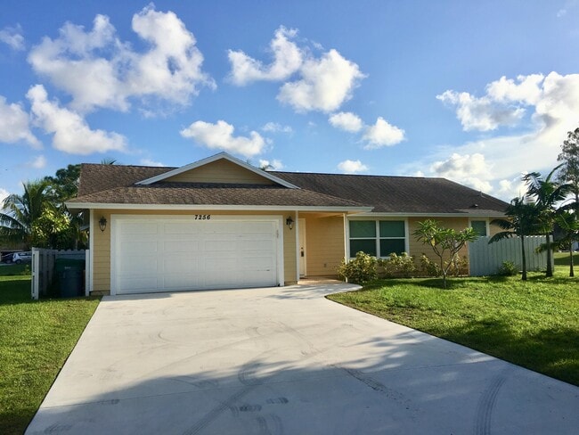 Building Photo - 7256 162nd Ct N
