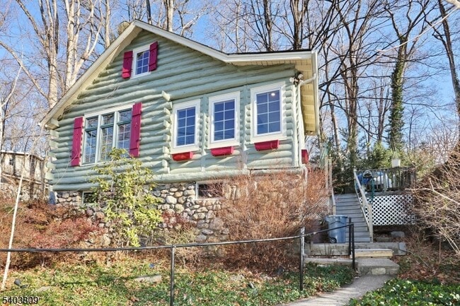 Building Photo - 140 Cupsaw Dr