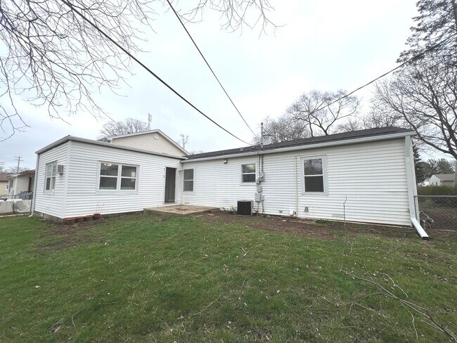 Building Photo - 206 Raupp Blvd