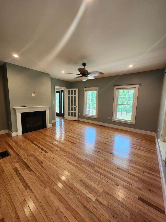 Building Photo - 86 Gilboa St