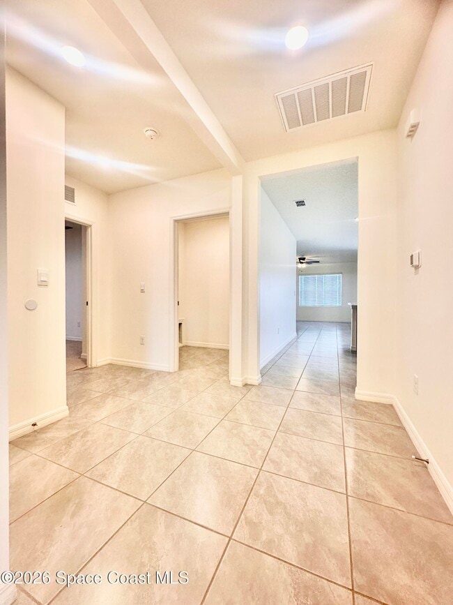 Building Photo - 919 Trinity St