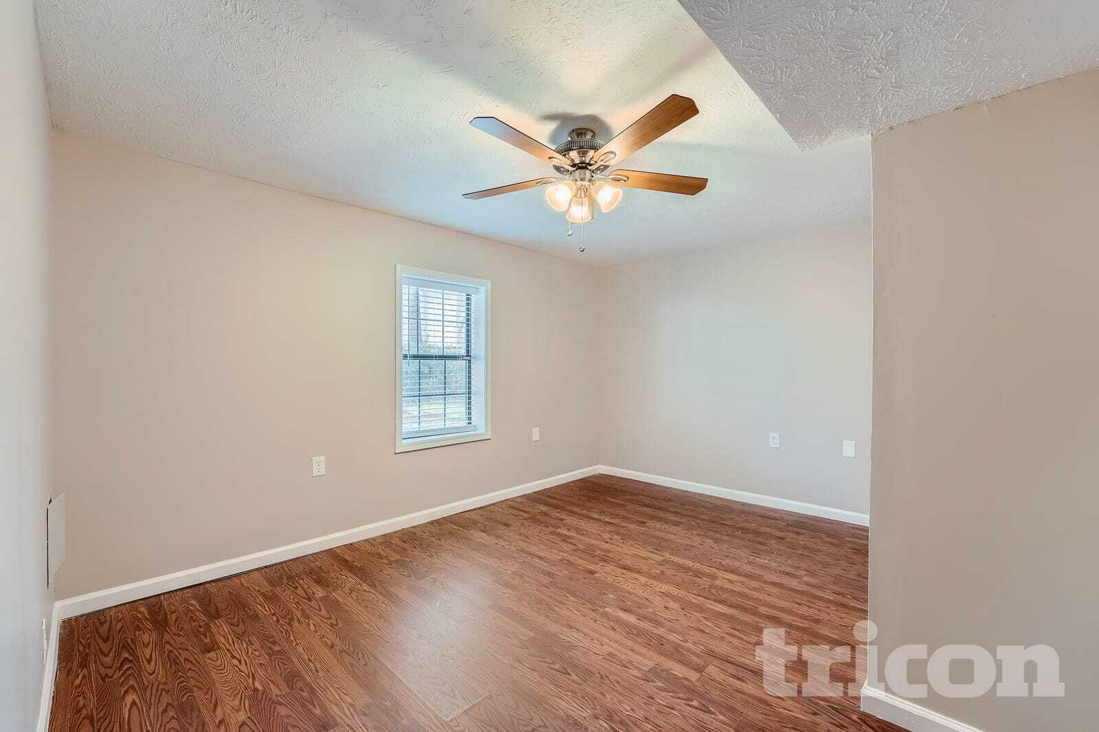 Building Photo - 438 Russell Rd