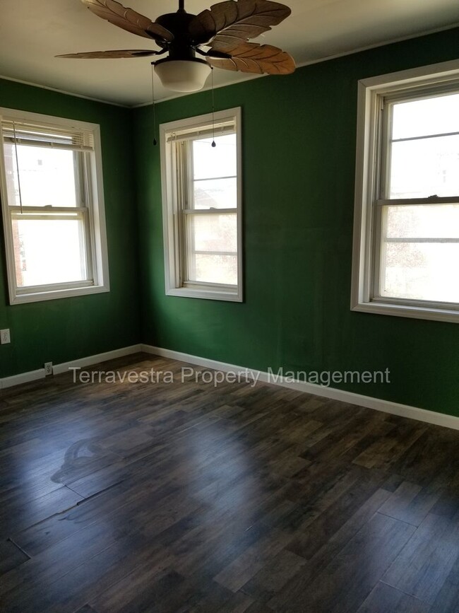 Building Photo - Very Large Newly Renovated - 3 Bed 1 Bath ...