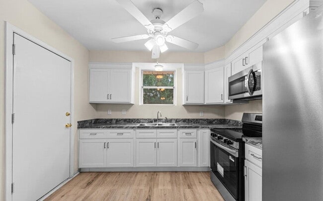 Building Photo - For Rent