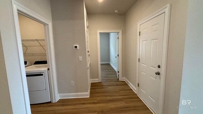 Building Photo - 452 Parkerman Ave