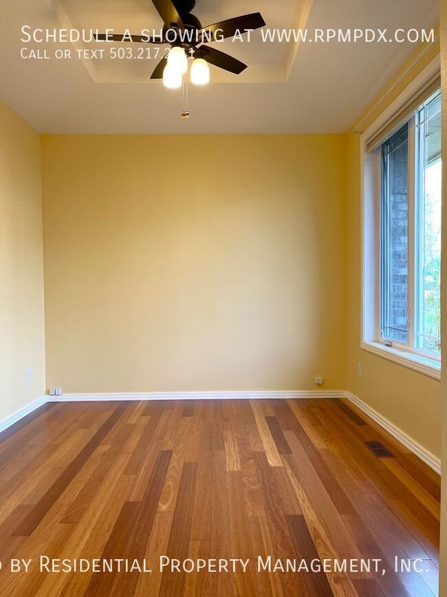 Building Photo - 3964 NW Brookview Way