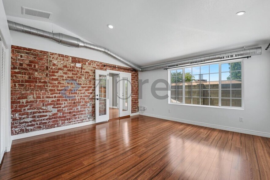 Building Photo - Unit A