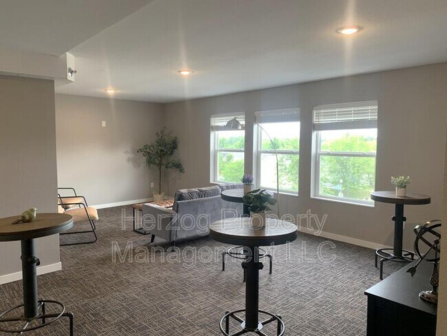 Building Photo - 601 17th Avenue Southwest