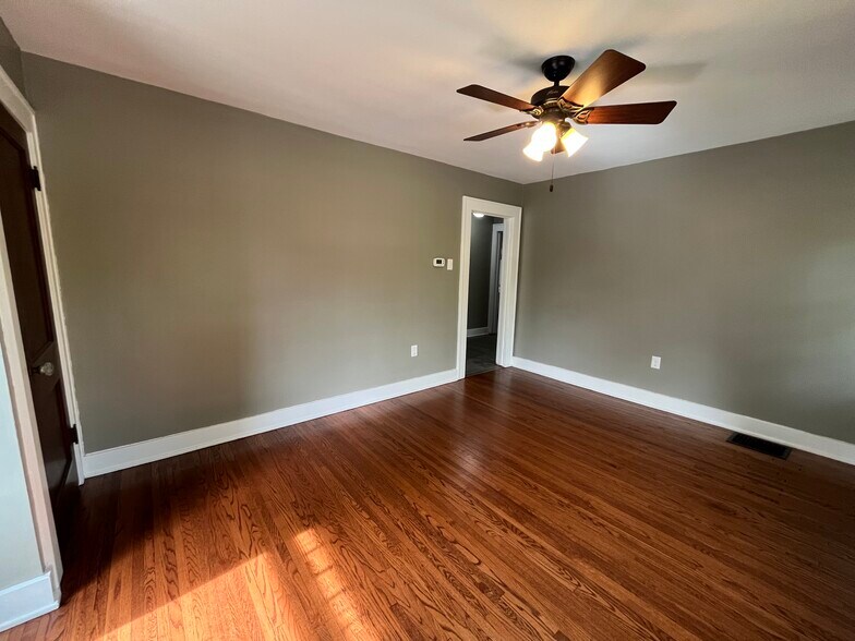 Living room - 747 Thieme Dr