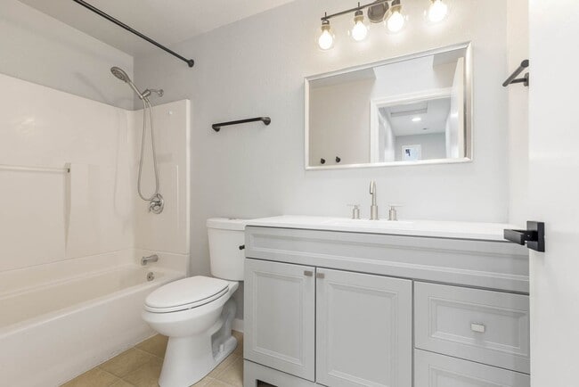 Building Photo - 923 N 100th St