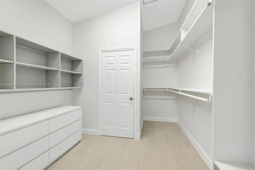 Building Photo - 5765 SW 84th St