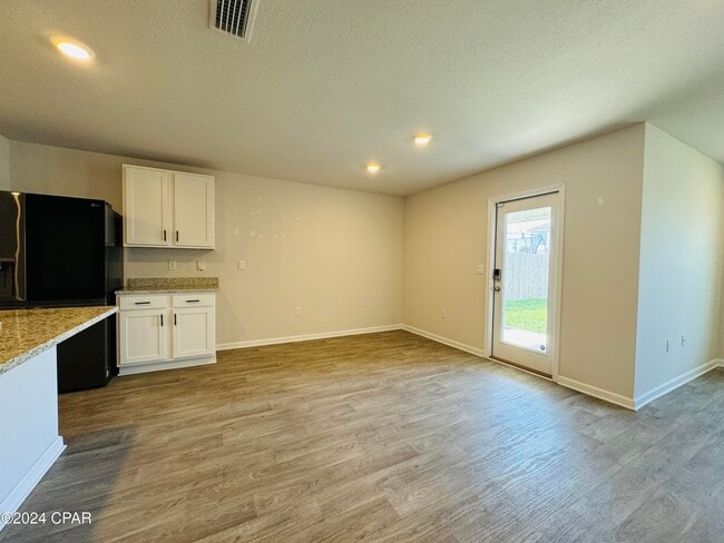 Building Photo - 120 Tiller Dr
