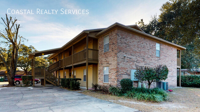 Building Photo - 895 Silverwood